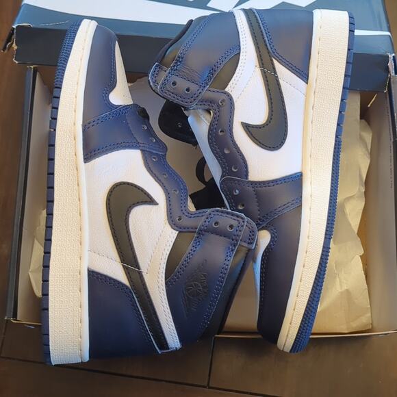 Nike AJ1 Retro - High OG GS - 6Y (boys) or 7.5 - 8W - Picture 1 of 3
